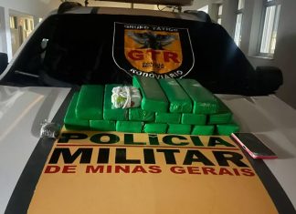 Mulher é flagrada com 17 kg de maconha em ônibus que saiu de Uberlândia Mulher é flagrada com 17 kg de maconha em ônibus que saiu de Uberlândia