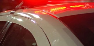 Suspeito tenta escapar pelos telhados, mas é preso por tráfico no bairro Morumbi, em Uberlândia Suspeito tenta escapar pelos telhados, mas é preso por tráfico no bairro Morumbi, em Uberlândia