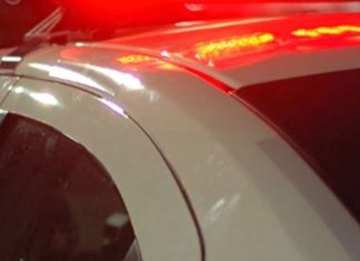 Suspeito tenta escapar pelos telhados, mas é preso por tráfico no bairro Morumbi, em Uberlândia Suspeito tenta escapar pelos telhados, mas é preso por tráfico no bairro Morumbi, em Uberlândia
