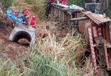 Acidente com múltiplos veículos na BR-153, em Prata, deixa motorista de van gravemente ferido Acidente com múltiplos veículos na BR-153, em Prata, deixa motorista de van gravemente ferido