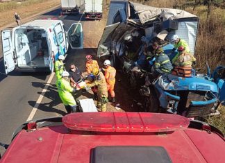 Acidente em Patrocínio: Caminhão colide com carreta e deixa dois feridos Acidente em Patrocínio: Caminhão colide com carreta e deixa dois feridos