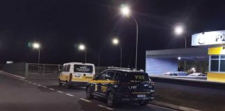 Apreensão de van escolar em Uberaba por irregularidades nas placas Apreensão de van escolar em Uberaba por irregularidades nas placas