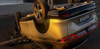 Capotamento provoca susto em motoristas na Avenida João Naves, Uberlândia Capotamento provoca susto em motoristas na Avenida João Naves, Uberlândia