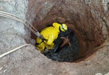 Cavalo cai em fossa de 10 metros em Unaí e operação de resgate é mobilizada Cavalo cai em fossa de 10 metros em Unaí e operação de resgate é mobilizada