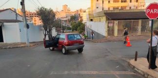 Condutor Embriagado Não Observa Parada Obrigatória e Bate em Outro Carro em Patos de Minas Condutor Embriagado Não Observa Parada Obrigatória e Bate em Outro Carro em Patos de Minas