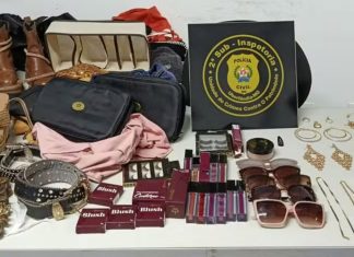 Diarista é indiciada por furto qualificado em Uberlândia após se exibir nas redes sociais com roupa da patroa Diarista é indiciada por furto qualificado em Uberlândia após se exibir nas redes sociais com roupa da patroa
