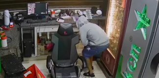 Ex-funcionário é flagrado furtando bar pela quinta vez em seis meses Ex-funcionário é flagrado furtando bar pela quinta vez em seis meses