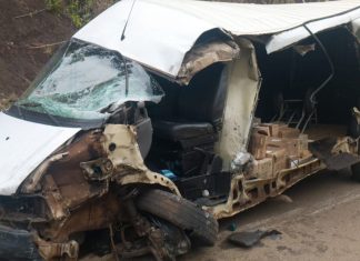 Grave acidente na BR-352 resulta na destruição de van em Monte Carmelo Grave acidente na BR-352 resulta na destruição de van em Monte Carmelo
