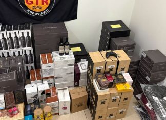 Polícia apreende carga de vinhos argentinos de R$ 100 mil em direção a Uberlândia Polícia apreende carga de vinhos argentinos de R$ 100 mil em direção a Uberlândia