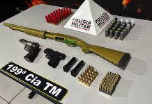 Adolescentes exibem armas em MG e homem é detido Adolescentes exibem armas em MG e homem é detido