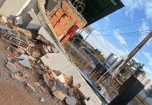 Caminhão Colide com Muro de Supermercado e Motorista Foge em Uberlândia Caminhão Colide com Muro de Supermercado e Motorista Foge em Uberlândia
