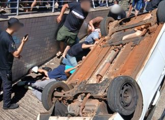 Capotamento de Carro em Uberlândia Gera Pânico Entre Clientes de Shopping na Avenida Imbaúbas Capotamento de Carro em Uberlândia Gera Pânico Entre Clientes de Shopping na Avenida Imbaúbas