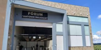 Casal é preso por suspeita de matar criança de 4 anos e alegar queda de veículo em Minas Gerais Casal é preso por suspeita de matar criança de 4 anos e alegar queda de veículo em Minas Gerais
