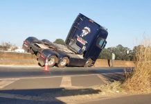 Cavalinho de caminhão colide com mureta de concreto na BR-365 em Uberlândia Cavalinho de caminhão colide com mureta de concreto na BR-365 em Uberlândia