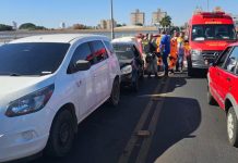 Engavetamento envolvendo quatro veículos resulta em motorista ferido em viaduto de Uberlândia Engavetamento envolvendo quatro veículos resulta em motorista ferido em viaduto de Uberlândia