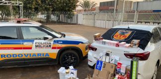 Flagra em Uberlândia: Veículo apreende R$ 25 mil em mercadorias do Paraguai Flagra em Uberlândia: Veículo apreende R$ 25 mil em mercadorias do Paraguai