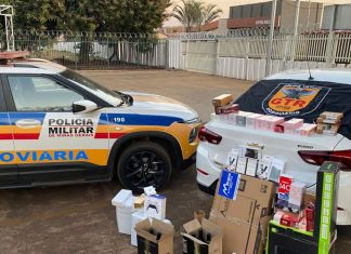 Flagra em Uberlândia: Veículo apreende R$ 25 mil em mercadorias do Paraguai Flagra em Uberlândia: Veículo apreende R$ 25 mil em mercadorias do Paraguai