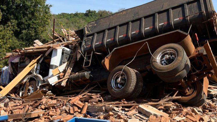 Milagre em Araguari: Idosa soterrada por caminh&atilde;o &eacute; salva com vida