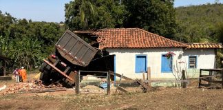 Milagre em Araguari: Idosa soterrada por caminhão é salva com vida Milagre em Araguari: Idosa soterrada por caminhão é salva com vida
