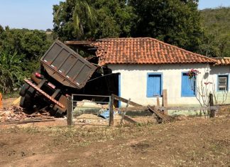 Milagre em Araguari: Idosa soterrada por caminhão é salva com vida Milagre em Araguari: Idosa soterrada por caminhão é salva com vida