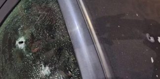 Professor tem carro atingido por tiros após acusações de estupro em escola pública em MG Professor tem carro atingido por tiros após acusações de estupro em escola pública em MG