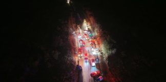 Quatro pessoas morrem e 16 ficam feridas em colisão entre carro e van em rodovia de Uberlândia Quatro pessoas morrem e 16 ficam feridas em colisão entre carro e van em rodovia de Uberlândia