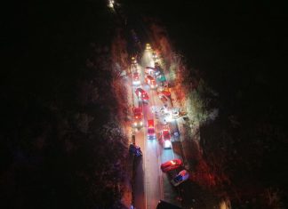 Quatro pessoas morrem e 16 ficam feridas em colisão entre carro e van em rodovia de Uberlândia Quatro pessoas morrem e 16 ficam feridas em colisão entre carro e van em rodovia de Uberlândia