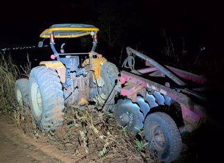 Acidente com Trator Irregular Deixa Três Feridos na AMG-3905 em Minas Gerais Acidente com Trator Irregular Deixa Três Feridos na AMG-3905 em Minas Gerais
