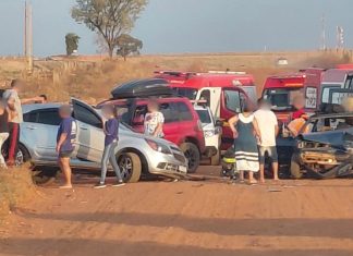 Acidente em Passos: Criança de 11 Anos Dirige Carro e Deixa Sete Feridos Acidente em Passos: Criança de 11 Anos Dirige Carro e Deixa Sete Feridos