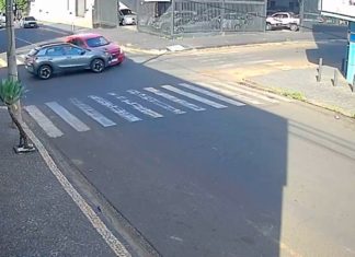 Acidente em Uberlândia: Motorista Causa Colisão ao Desrespeitar Sinal de Pare Acidente em Uberlândia: Motorista Causa Colisão ao Desrespeitar Sinal de Pare