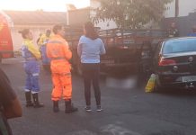 Acidente em Uberlândia resulta na morte de idosa prensada entre carro e caminhão Acidente em Uberlândia resulta na morte de idosa prensada entre carro e caminhão