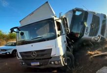 Acidente na Marginal da BR-365 em Uberlândia: Carreta Tomba Após Atropelar Caminhão Acidente na Marginal da BR-365 em Uberlândia: Carreta Tomba Após Atropelar Caminhão