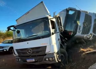 Acidente na Marginal da BR-365 em Uberlândia: Carreta Tomba Após Atropelar Caminhão Acidente na Marginal da BR-365 em Uberlândia: Carreta Tomba Após Atropelar Caminhão