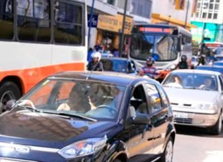 Adolescente com TEA dirige ônibus sem permissão: um percurso de 5 km Adolescente com TEA dirige ônibus sem permissão: um percurso de 5 km