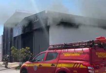 Chamas Destruíram Galpão de Placas em Uberlândia Chamas Destruíram Galpão de Placas em Uberlândia