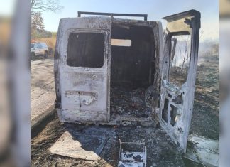 Incêndio em Ambulância Se Alastra para Área de Pastagem Incêndio em Ambulância Se Alastra para Área de Pastagem