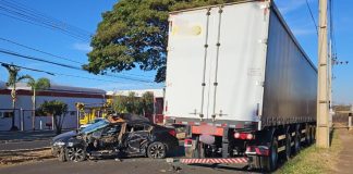 Motorista Não Habilitado Fica Ferido Após Colisão com Carreta em Uberlândia Motorista Não Habilitado Fica Ferido Após Colisão com Carreta em Uberlândia