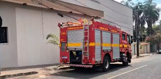 Pedido de casamento em Uberlândia acaba em incêndio após namorado deixar velas acesas sobre a cama Pedido de casamento em Uberlândia acaba em incêndio após namorado deixar velas acesas sobre a cama