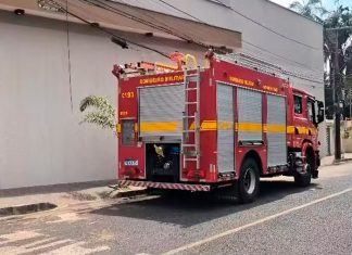 Pedido de casamento em Uberlândia acaba em incêndio após namorado deixar velas acesas sobre a cama Pedido de casamento em Uberlândia acaba em incêndio após namorado deixar velas acesas sobre a cama