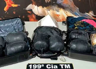 Polícia Prende Passageiro da Bahia na Rodoviária de Uberlândia com Drogas e Arma em Malas Polícia Prende Passageiro da Bahia na Rodoviária de Uberlândia com Drogas e Arma em Malas