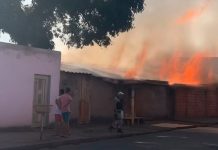 Policiais militares resgatam idoso de incêndio em Araguari Policiais militares resgatam idoso de incêndio em Araguari