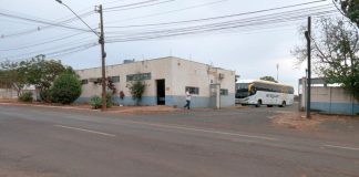 Sem Rodoviária, Araguari Adota Local Improvisado para Embarques de Ônibus Sem Rodoviária, Araguari Adota Local Improvisado para Embarques de Ônibus