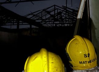 Uberlândia: Incêndio causa destruição em galpão comercial no bairro Chácaras Tubalina Uberlândia: Incêndio causa destruição em galpão comercial no bairro Chácaras Tubalina