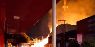 Incêndios devastadores em Uberlândia forçam moradores a evacuar suas casas Incêndios devastadores em Uberlândia forçam moradores a evacuar suas casas