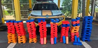 Operação na MGC-497 resulta na prisão de dupla com meia tonelada de maconha Operação na MGC-497 resulta na prisão de dupla com meia tonelada de maconha