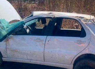 Veículo capota em Uberlândia ao desviar de caminhão que invadiu pista no Anel Viário Oeste Veículo capota em Uberlândia ao desviar de caminhão que invadiu pista no Anel Viário Oeste
