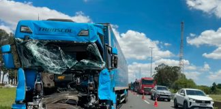 Acidente Envolvendo Quatro Caminhões Deixa Ferido e Congestiona BR-050 em Uberaba Acidente Envolvendo Quatro Caminhões Deixa Ferido e Congestiona BR-050 em Uberaba