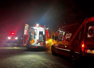 Acidente Grave em Uberaba: Caminhão Vira e Motorista é Resgatado Acidente Grave em Uberaba: Caminhão Vira e Motorista é Resgatado