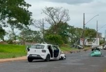 Acidente em Uberlândia: Carro Colide com Poste e Deixa Jardim Inconfidência Sem Energia Acidente em Uberlândia: Carro Colide com Poste e Deixa Jardim Inconfidência Sem Energia