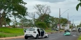 Acidente em Uberlândia: Carro Colide com Poste e Deixa Jardim Inconfidência Sem Energia Acidente em Uberlândia: Carro Colide com Poste e Deixa Jardim Inconfidência Sem Energia